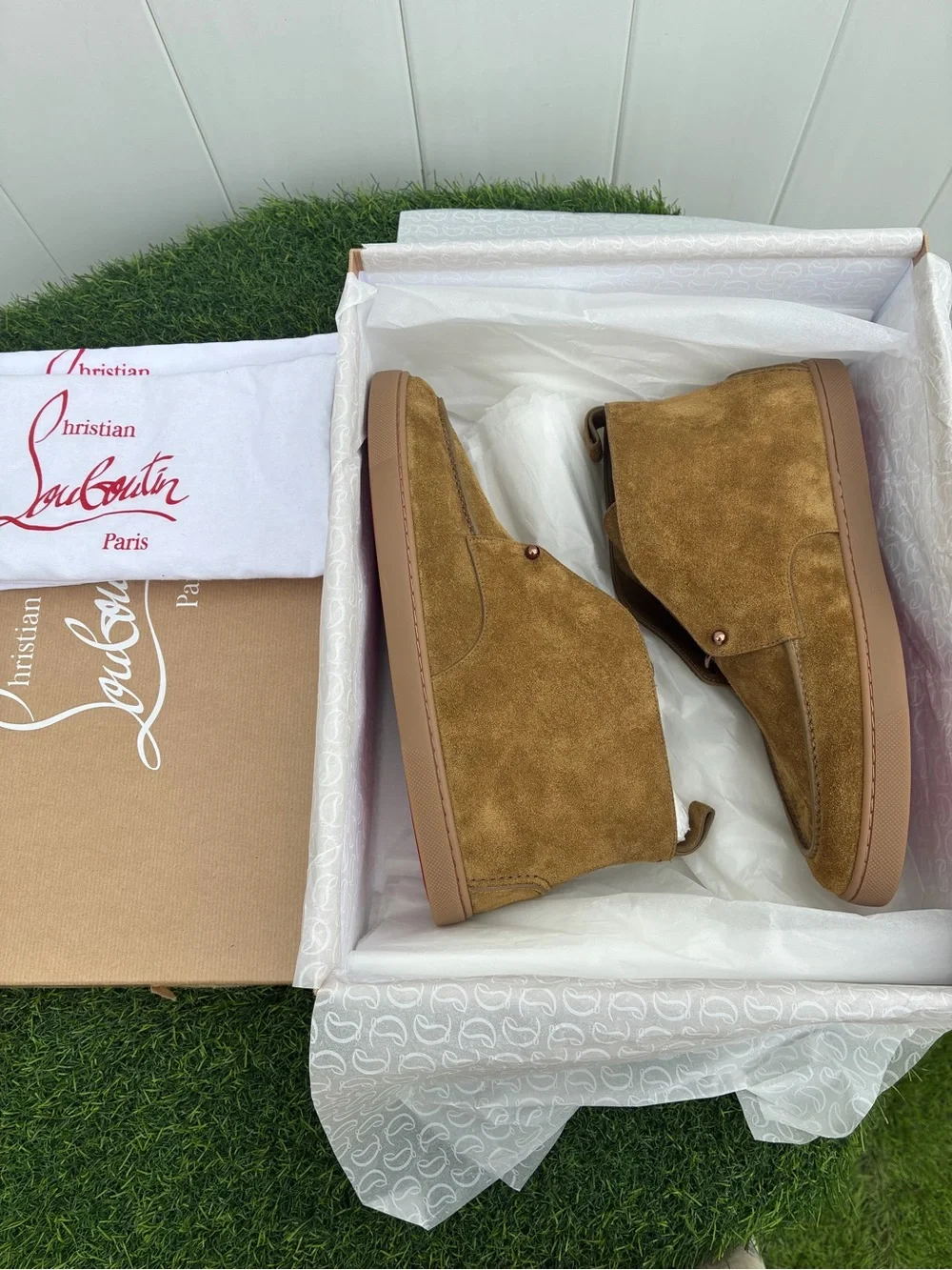 CHRISTIAN LOUBOUTIN CHAMBELISS DESERT FLAT CHUKKA BOOTS LIGHT BROWN SUEDE SZ 43